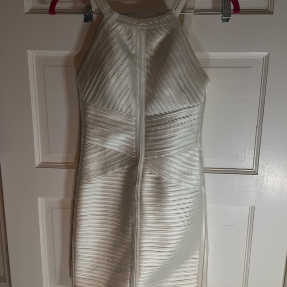 🌺BCBGMAXAZIA SLIMMING BANDAGE DRESS - Picture 9 of 14